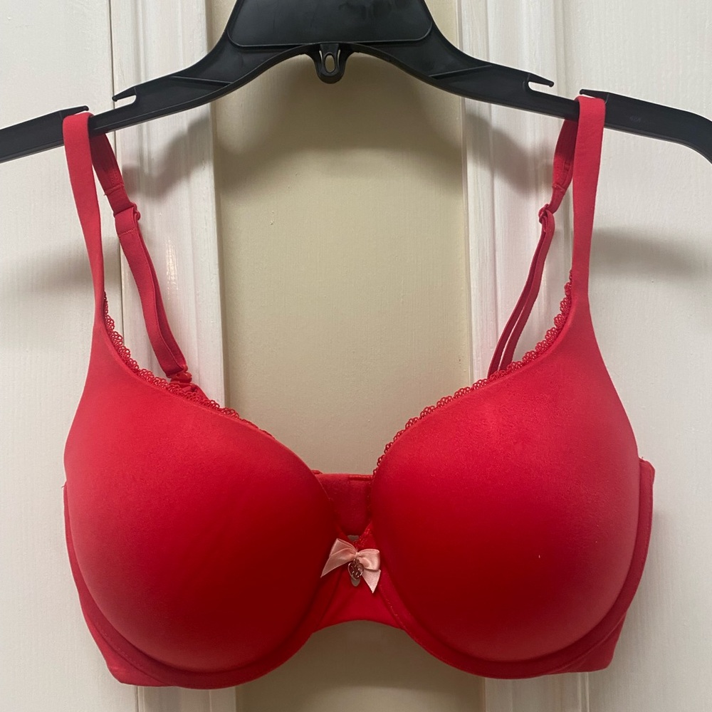 Victoria's Secret Red T-Shirt Bra with Adjustable Straps